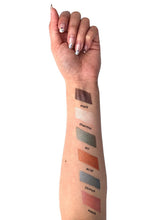 Load image into Gallery viewer, a2o Glow Liquid Eyeshadow - Dust
